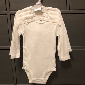 Carter’s white onesie 3 pack